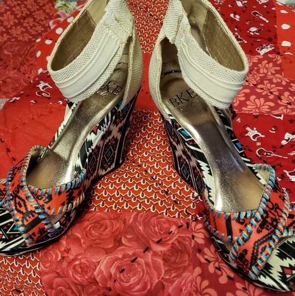 Wedge Heel - Picture 7 of 9